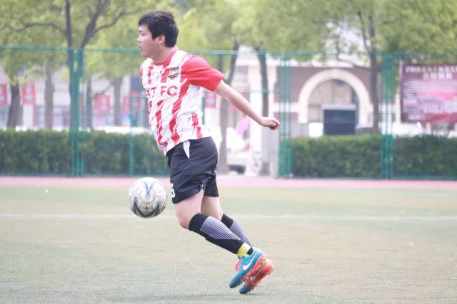 问界新M8热销，订单在24小时内破万，赛力斯展现实力！